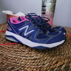 WOMEN'S SZ 7 BLUE & PURPLE NEW BALANCE GUC SNEAKERS